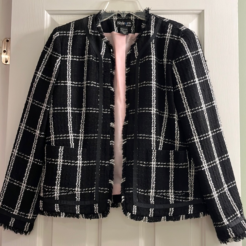 Style&Co women's size 12P jacket Black and White with light pink lining